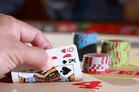 Lightning Baccarat live-dealer table broadcast showing card layout and betting interface on untung365 login